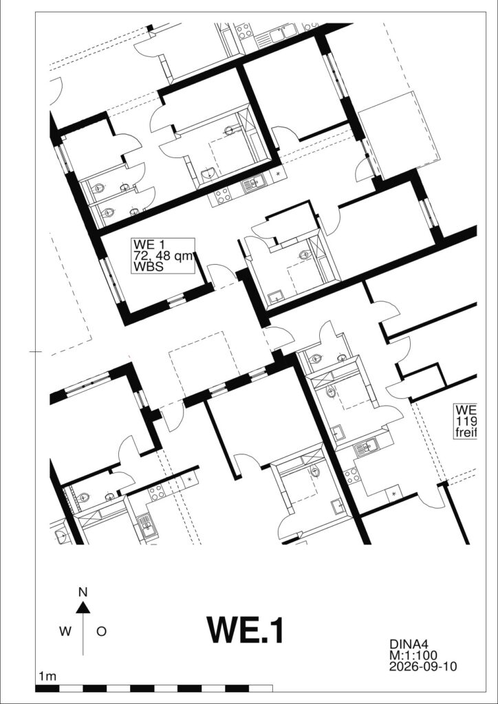 Grundrisszeichnung, in der Mitte der Grundriss der Wohnung WE 1 mit 72,48 qm; aufgeteilt in 3 Zimmer + Küche + Bad + Abstellraum + Balkon